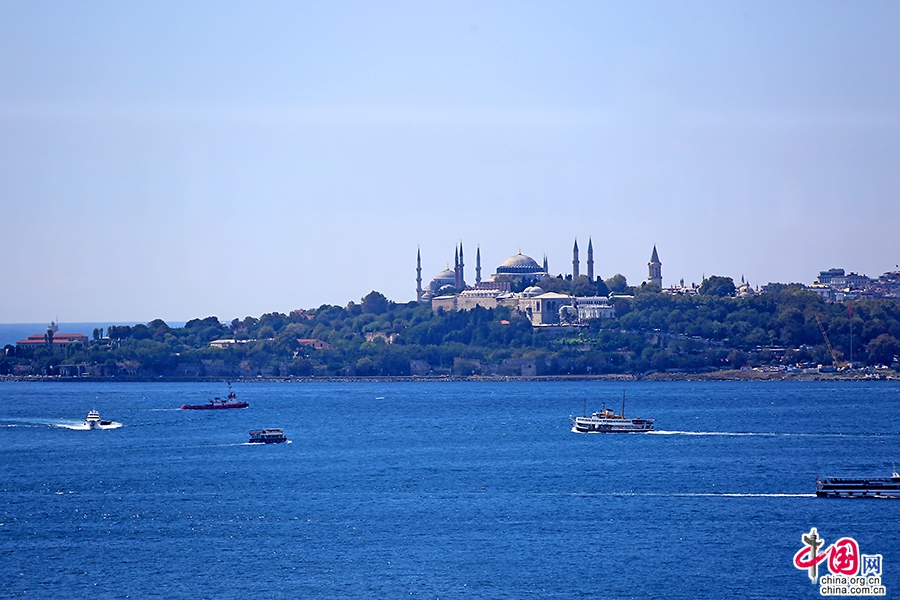 藍色のトルコ（二）、ボスポラス海峡で風に耳を傾ける