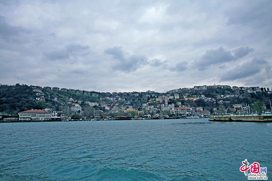 藍色のトルコ（二）、ボスポラス海峡で風に耳を傾ける