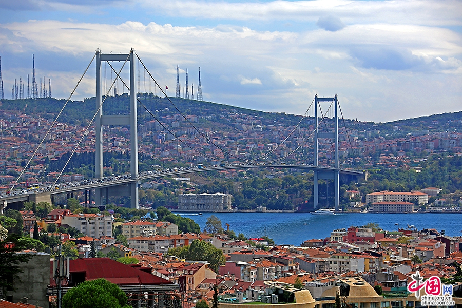 藍色のトルコ（二）、ボスポラス海峡で風に耳を傾ける