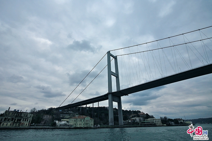 藍色のトルコ（二）、ボスポラス海峡で風に耳を傾ける