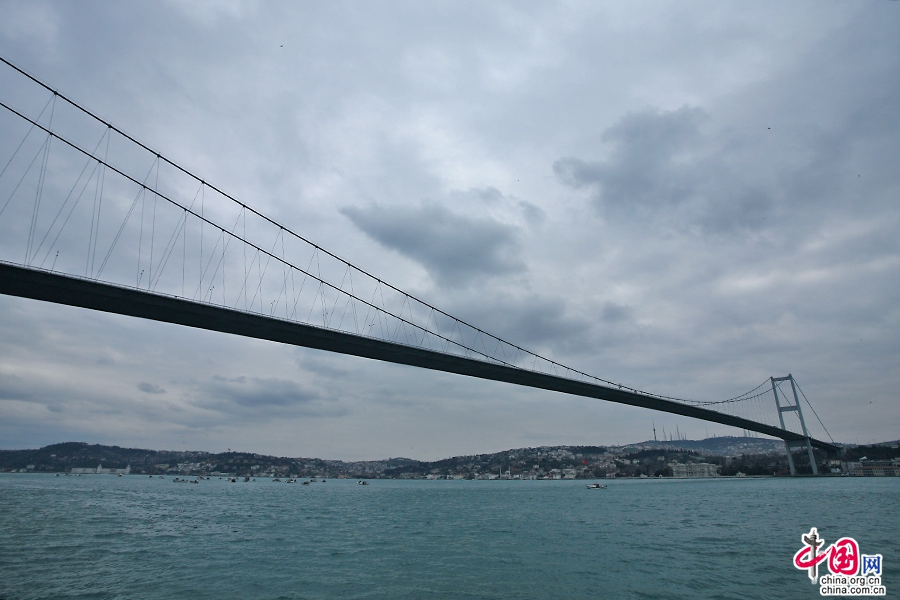 藍色のトルコ（二）、ボスポラス海峡で風に耳を傾ける