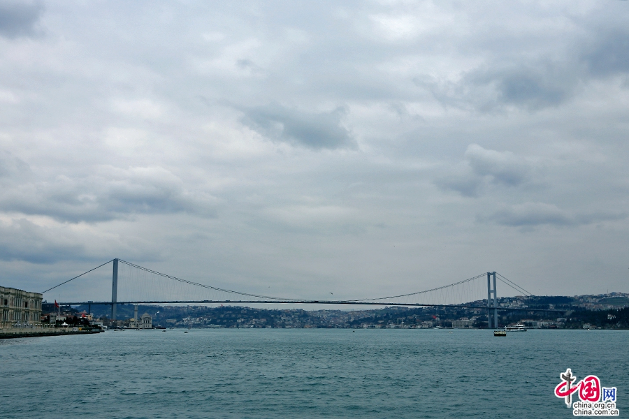 藍色のトルコ（二）、ボスポラス海峡で風に耳を傾ける