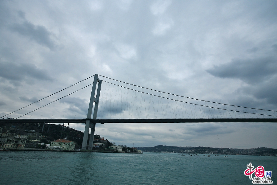 藍色のトルコ（二）、ボスポラス海峡で風に耳を傾ける