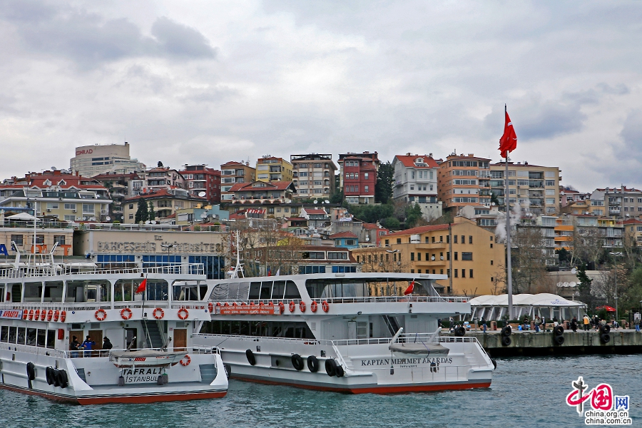 藍色のトルコ（二）、ボスポラス海峡で風に耳を傾ける