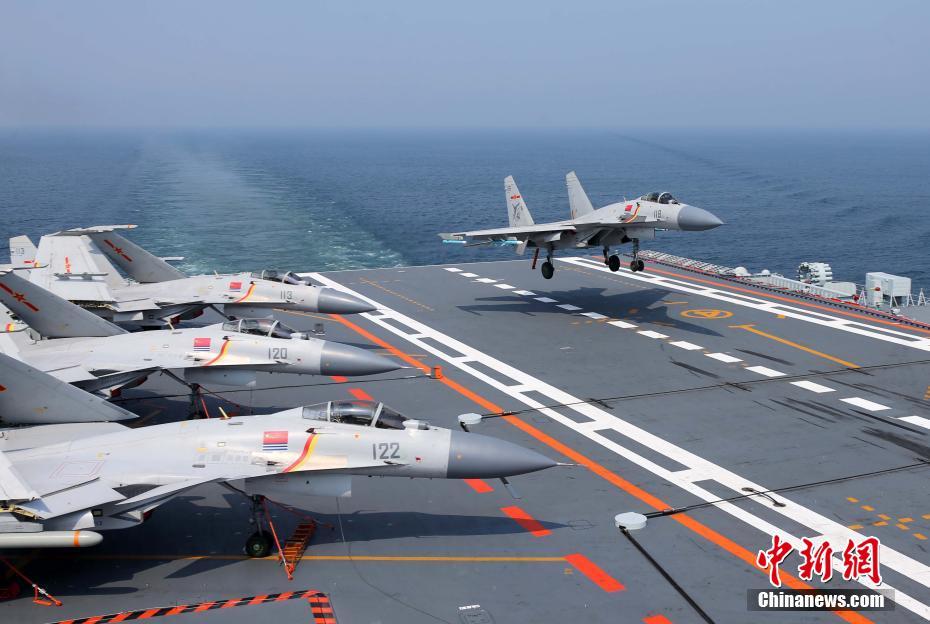 中国空母艦隊、海域を跨ぐ軌道訓練が順調に推進