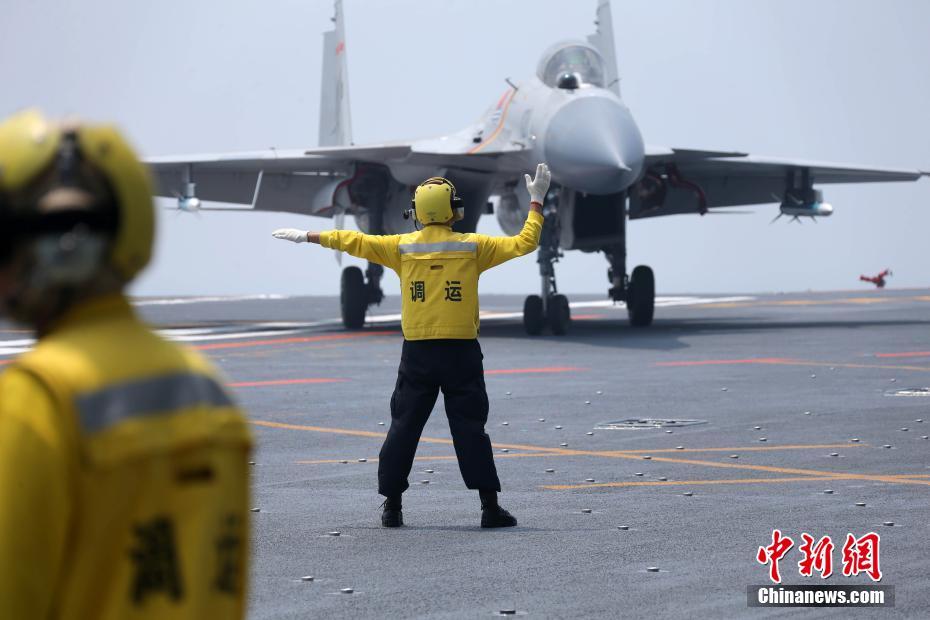 中国空母艦隊、海域を跨ぐ軌道訓練が順調に推進