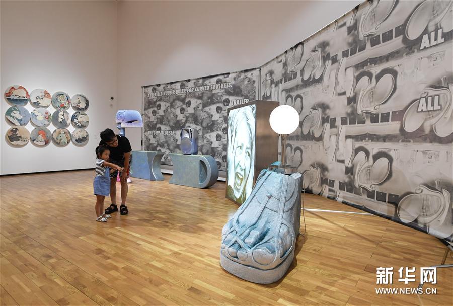 （新华网）（1）“她们：国际女性艺术特展”亮相重庆
