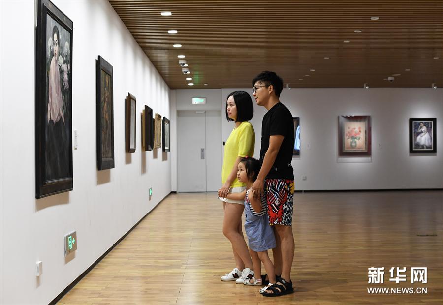 （新华网）（3）“她们：国际女性艺术特展”亮相重庆