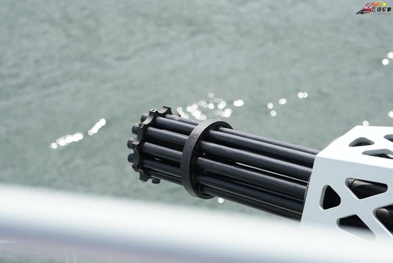 あるネットユーザーが、中国海軍の艦艇に装備されている1130型近防砲の写真を公開した。各部分の細部が写っている。