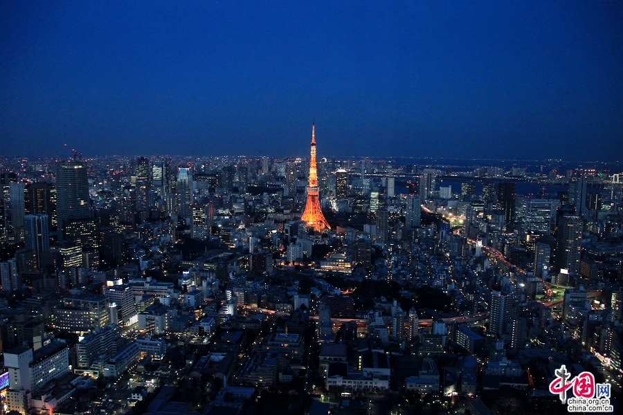 东京塔是东京地标性建筑物