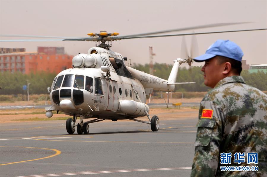 中国初の第1陣平和維持ヘリ分隊が初飛行に成功