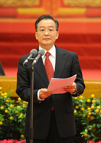 2月5日，中共中央、国务院在北京人民大会堂举行2008年春节团拜会。这是中共中央政治局常委、国务院总理温家宝在团拜会上发表讲话。