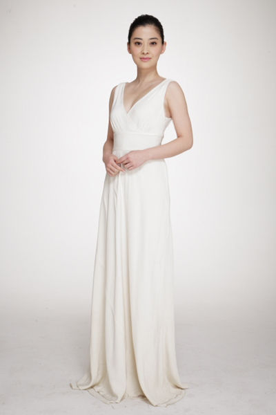 Мэй Тин в белом платье