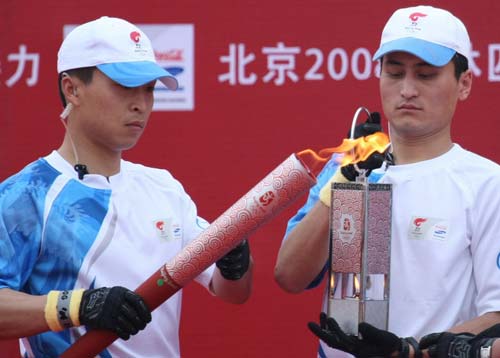 Эстафета Олимпийского огня началась в Гуанчжоу