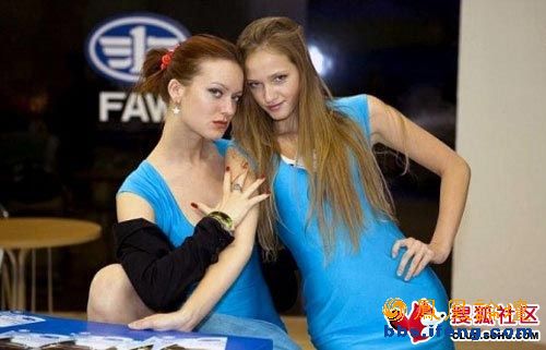 Представление российских девушек-моделей на автошоу