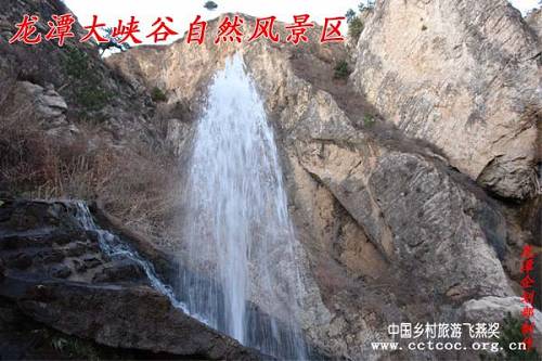 Ущелье Лунтань пользуется популярностью среди туристов не только благодаря красоте своих неповторимых ландшафтов и окружающей природы, но и сказочной атмосфере, отраженной в названии этого места.