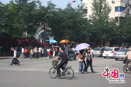 14 мая, порядок в городе Чэнду восстанавливается.