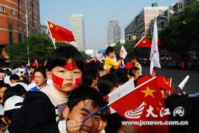 16 мая: Эстафета огня Пекинской Олимпиады началась в городе Наньчан