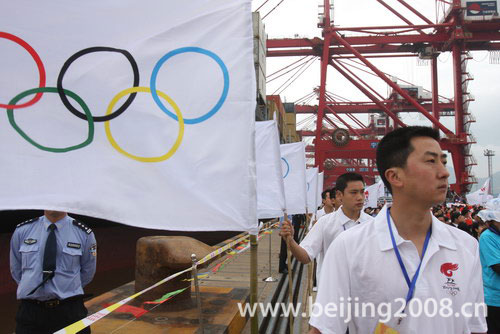 Эстафета огня Пекинской Олимпиады -- 2008 возобновилась в Нинбо