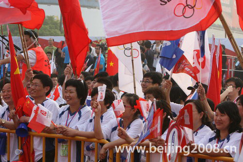 25 мая: В Сучжоу успешно прошла эстафета огня Пекинской Олимпиады