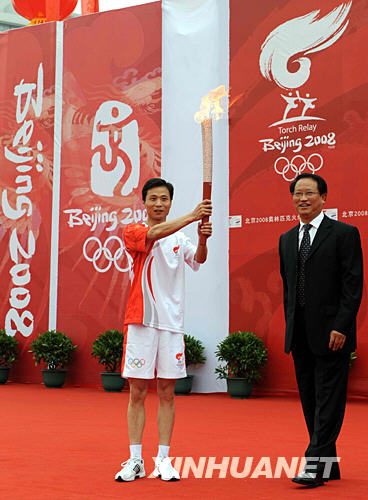 30 мая: Эстафета Олимпийского огня стартовала в г. Хуаншань