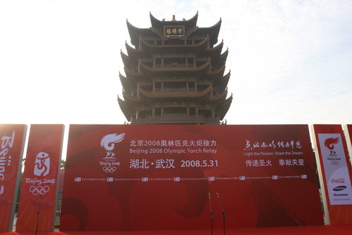 31 мая: в Ухани стартовала эстафета огня Пекинской Олимпиады