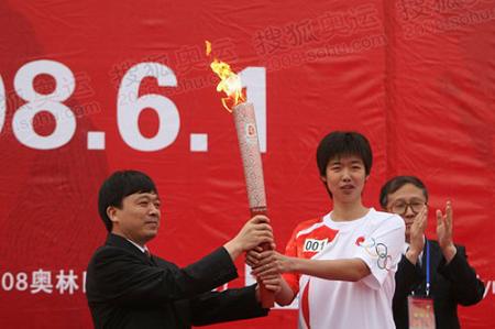В Ичане завершилась эстафета огня Пекинской Олимпиады