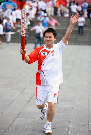 6 июня: Эстафета огня Пекинской Олимпиады в г. Гуйлинь