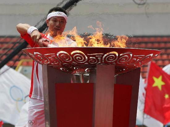 6 июня: Эстафета огня Пекинской Олимпиады в г. Гуйлинь