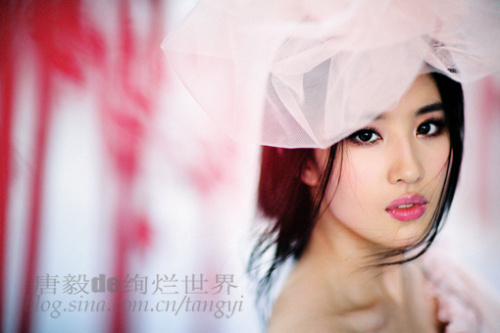 Красавица Лю Ифэй и звезда кунфу Джекки Чан на обложке модного журнала 