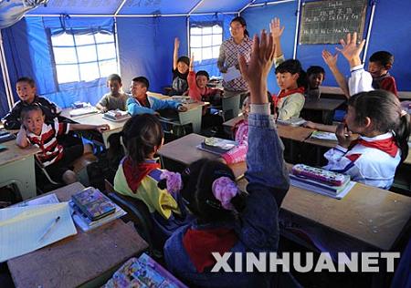 10 июня, доброволец Гуань Шаньшань организует выбор старосты класса.