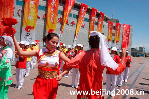 19 июня: В г. Чанцзи прошел очередной этап эстафеты огня Пекинской Олимпиады