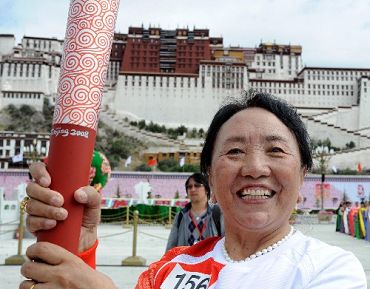 21 июня: В Лхасе завершился очередной этап эстафеты огня Пекинской Олимпиады