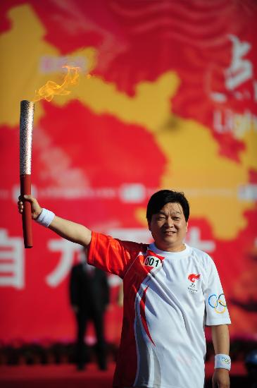 6 июля: В г. Цзяюйгуань прошел очередной этап эстафеты огня Пекинской Олимпиады