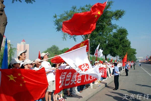 7 июля: В г. Ланьчжоу стартовал очередной этап эстафеты огня Пекинской Олимпиады