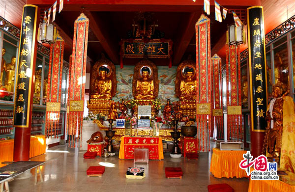 Древние храмы на горах Цзюхуашань провинции Аньхой 