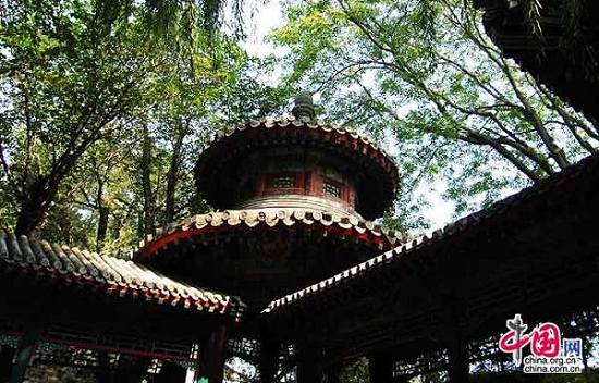 Очаровательный дворцовый парк «Ихэюань»