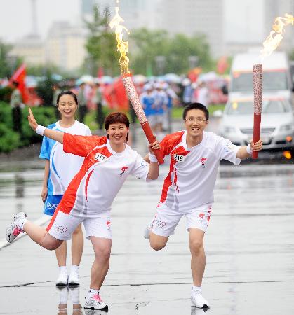 15 июля: В г. Цзилинь прошел очередной этап эстафеты Олимпийского огня