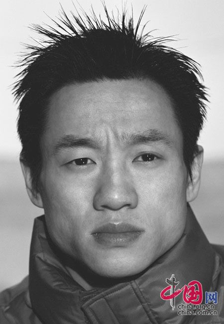 Ян Вэй - член китайской мужской команды гимнастов. 18 сентября 2000 года на XXVII Олимпийских играх в Сиднее китайская мужская команда гимнастов выиграла золотую медаль.