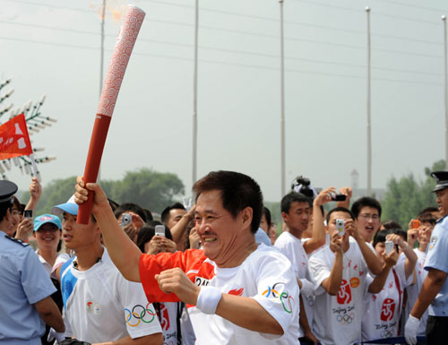 17 июля: В г. Шэньян завершился очередной этап эстафеты огня Пекинской Олимпиады