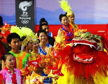 18 июля: В г. Аньшань завершился очередной этап эстафеты огня Пекинской Олимпиады