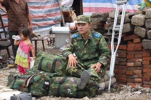 Первая группа военнослужащих НОАК отбыла из пострадавшей от землетрясения пров. Сычуань