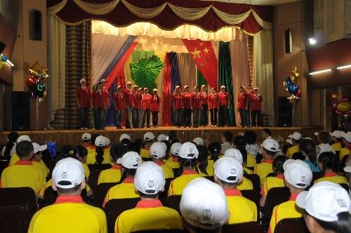 Школьники из пострадавших от землетрясения районов провинции Ганьсу Китая прибыли в Кемеровскую область России 