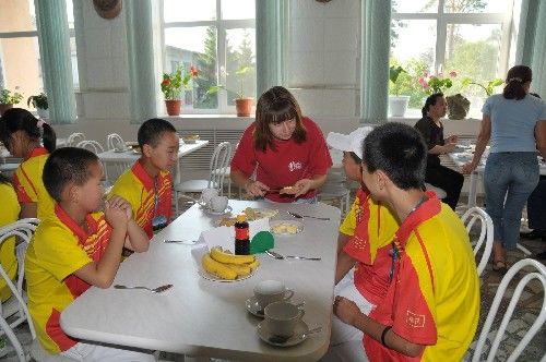 Школьники из пострадавших от землетрясения районов провинции Ганьсу Китая прибыли в Кемеровскую область России 
