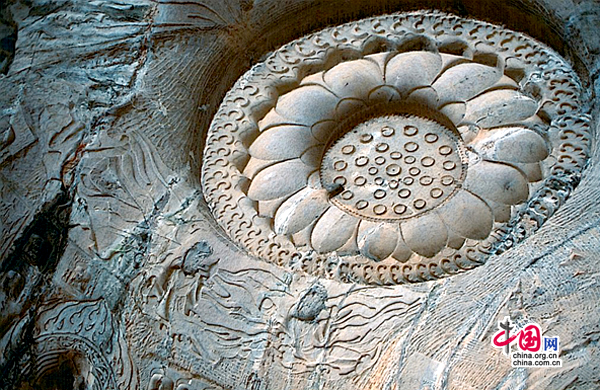 Каменные пещеры Лунмэнь в городе Лоян провинции Хэнань9