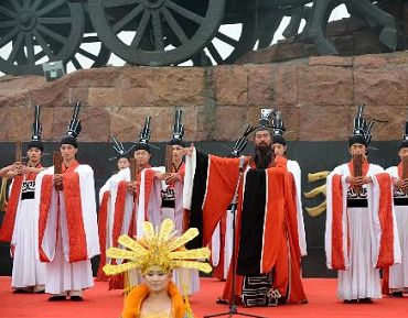 22 июля: В Цюйфу прошел очередной этап эстафеты огня Пекинской Олимпиады