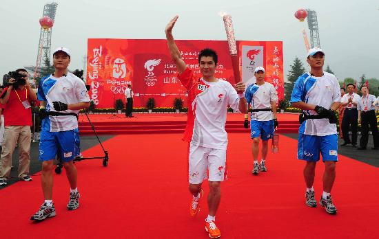 22 июля: В Тайане завершился очередной этап эстафеты огня Пекинской Олимпиады