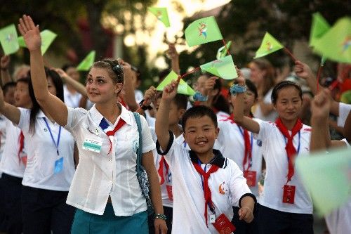 Школьники из пострадавших от землетрясения районов Китая на церемонии открытия летних лагерей «Орленок» в России