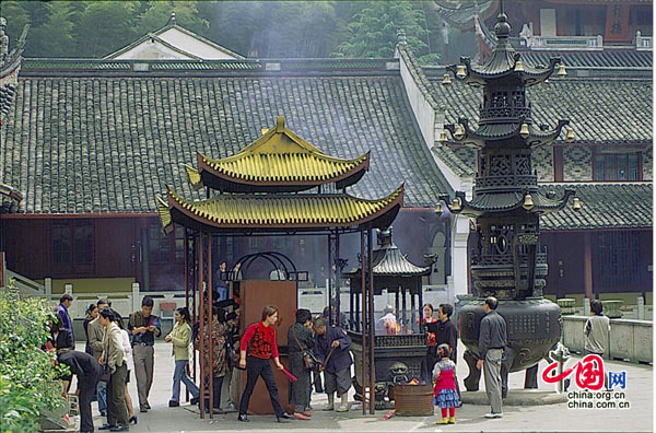 Монастырь Тяньтунсы в городе Нинбо провинции Чжэцзян 