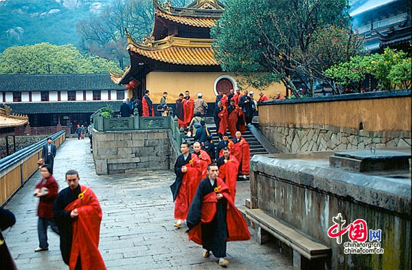 Монастырь Фаюйсы в горах Путошань провинции Чжэцзян 6